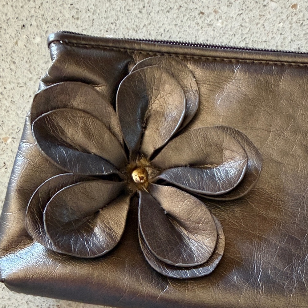 Sephora Silver Wristlet with Floral Detail - Picture 2 of 5